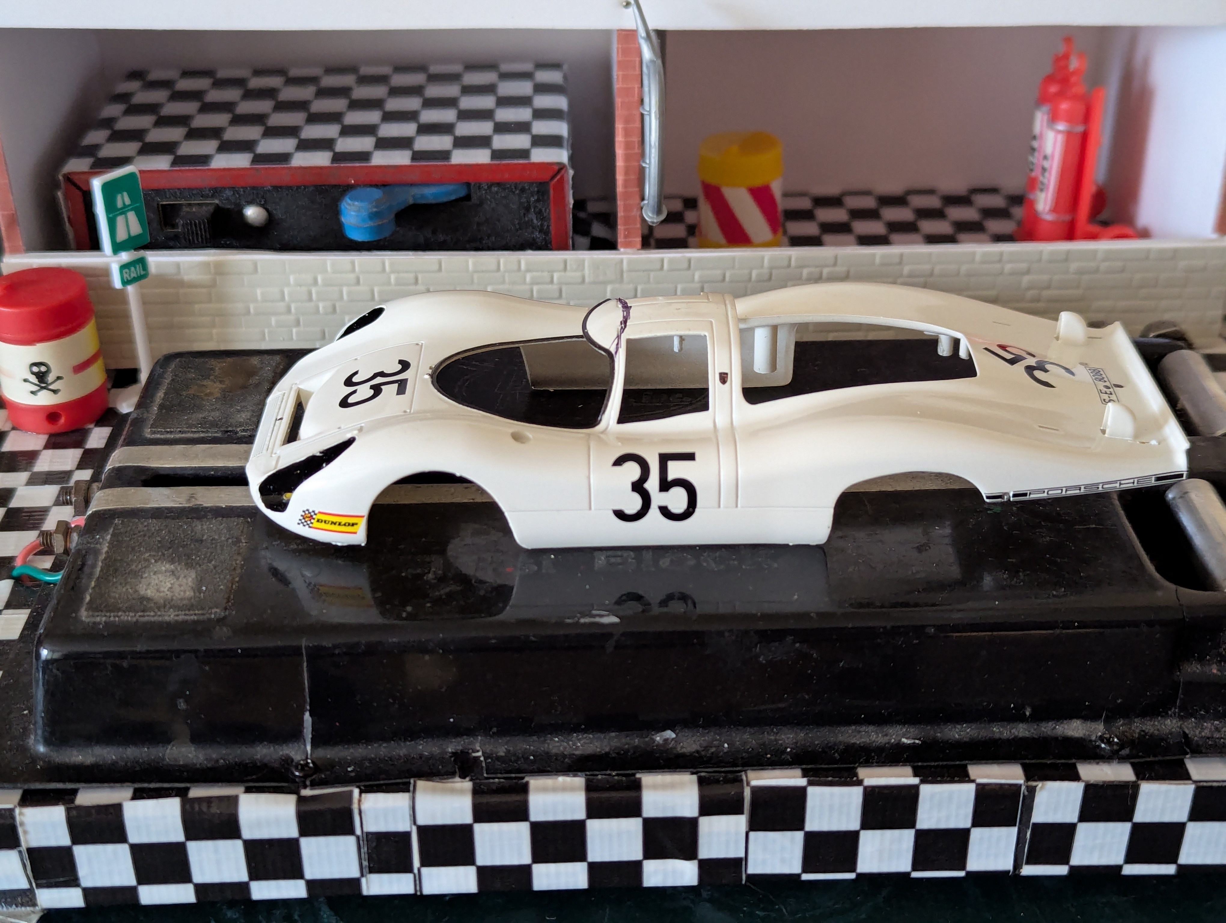 1968 Porsche 907 - Racer